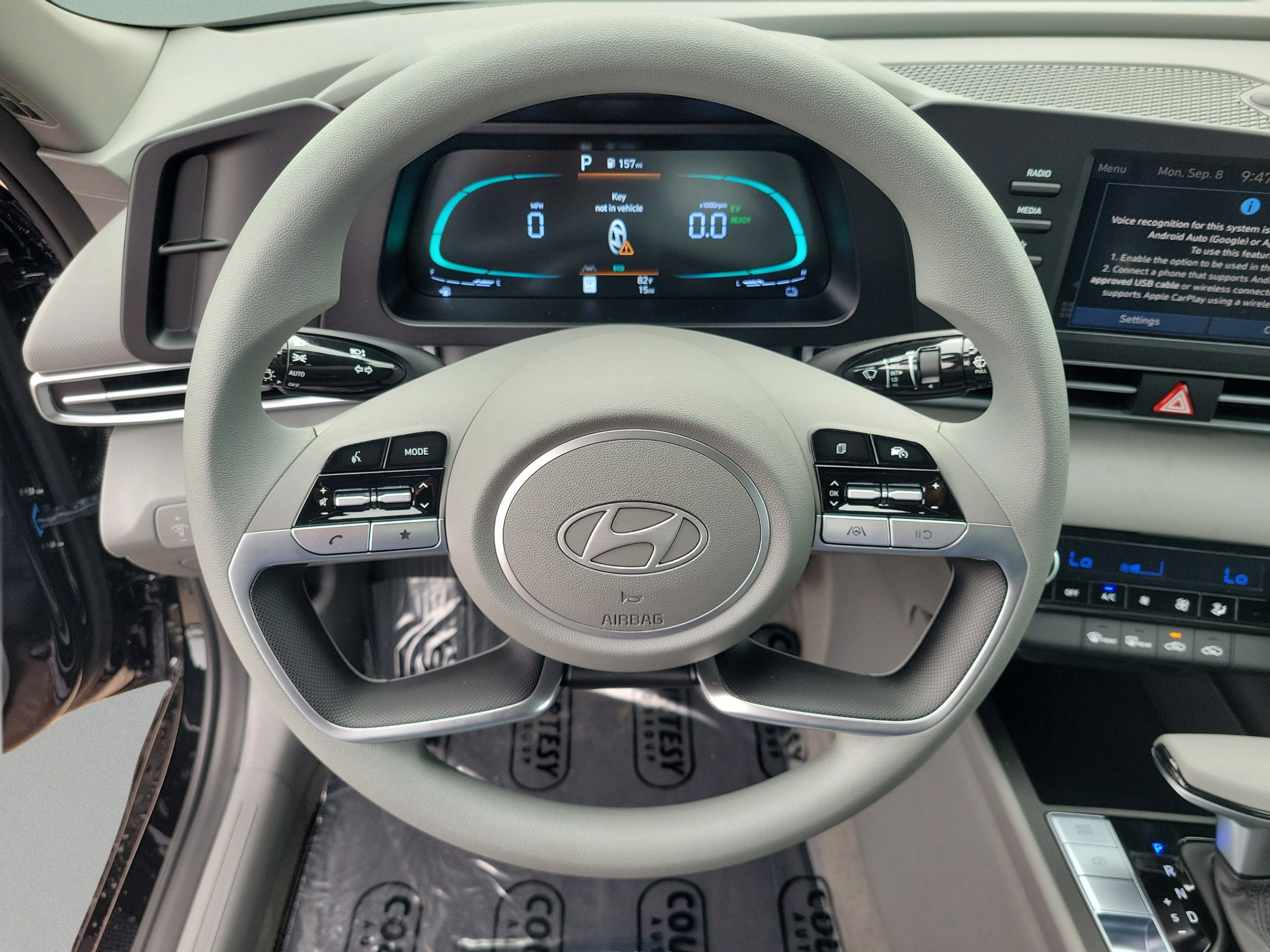 Certified 2025 Hyundai Elantra Hybrid FWD image 16