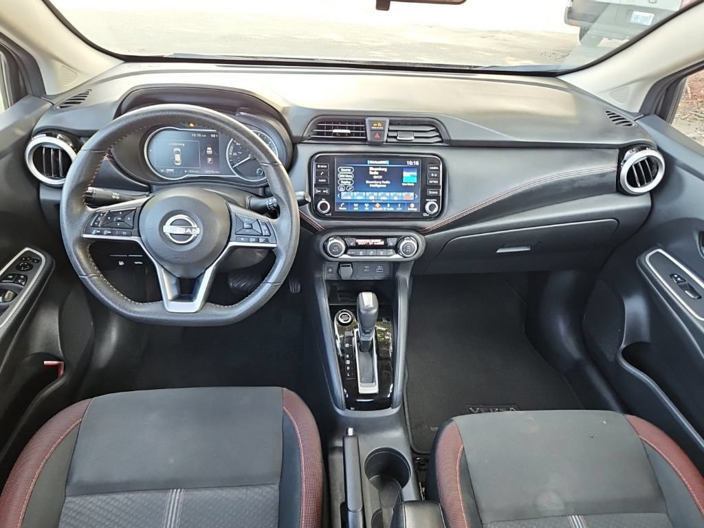 Used 2024 Nissan Versa SR FWD image 9