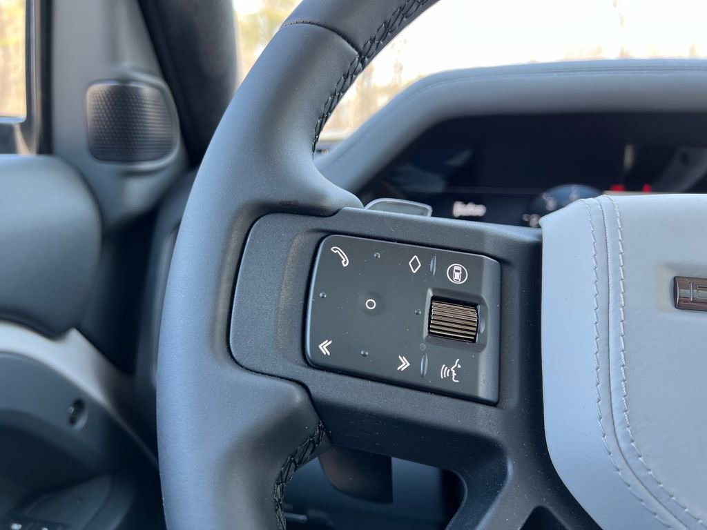New 2026 Land Rover Defender 110 AWD/4WD image 12
