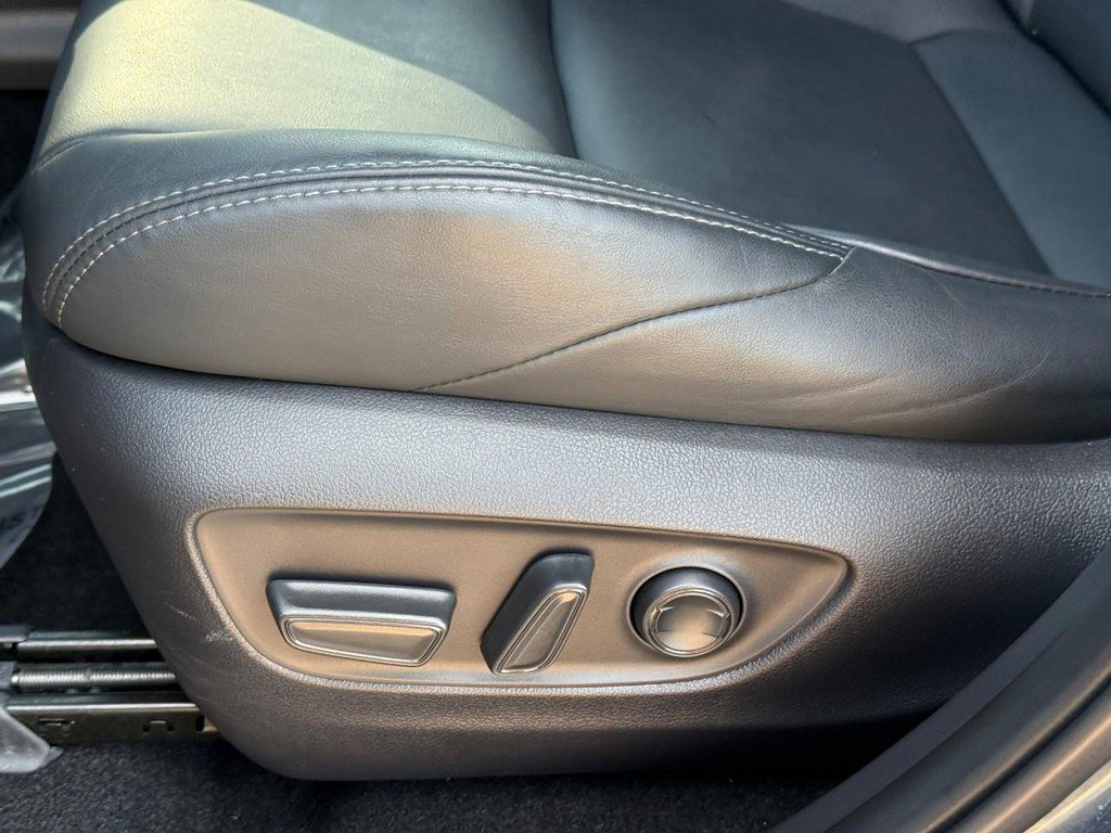 Used 2023 Toyota Venza XLE image 21