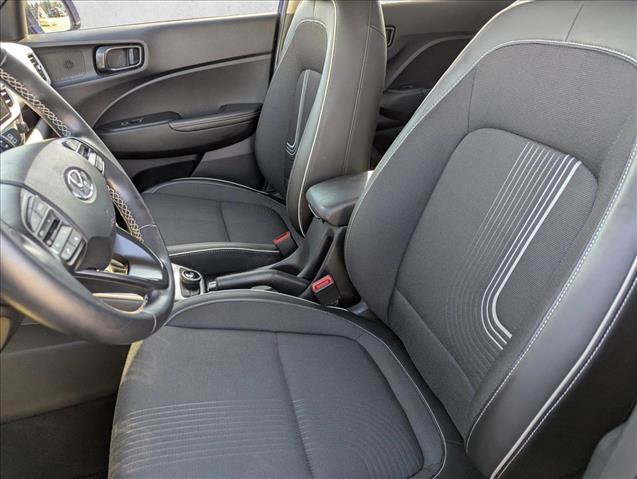 Used 2023 Hyundai Venue Limited image 19