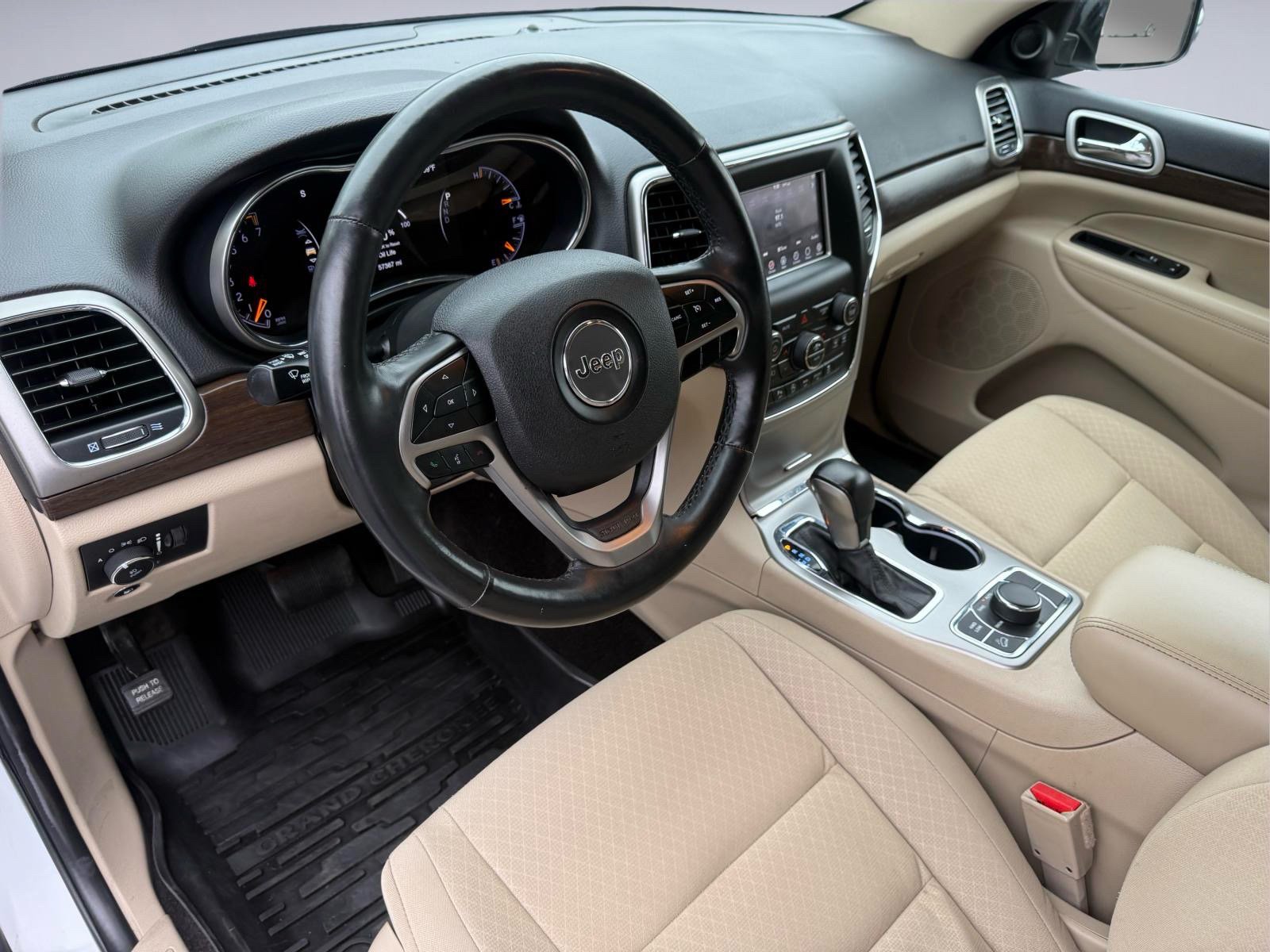 Used 2018 Jeep Grand Cherokee Laredo AWD/4WD image 15