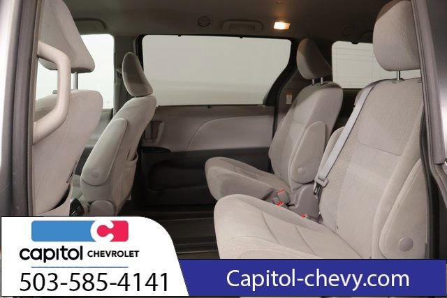 Used 2018 Toyota Sienna LE FWD image 27