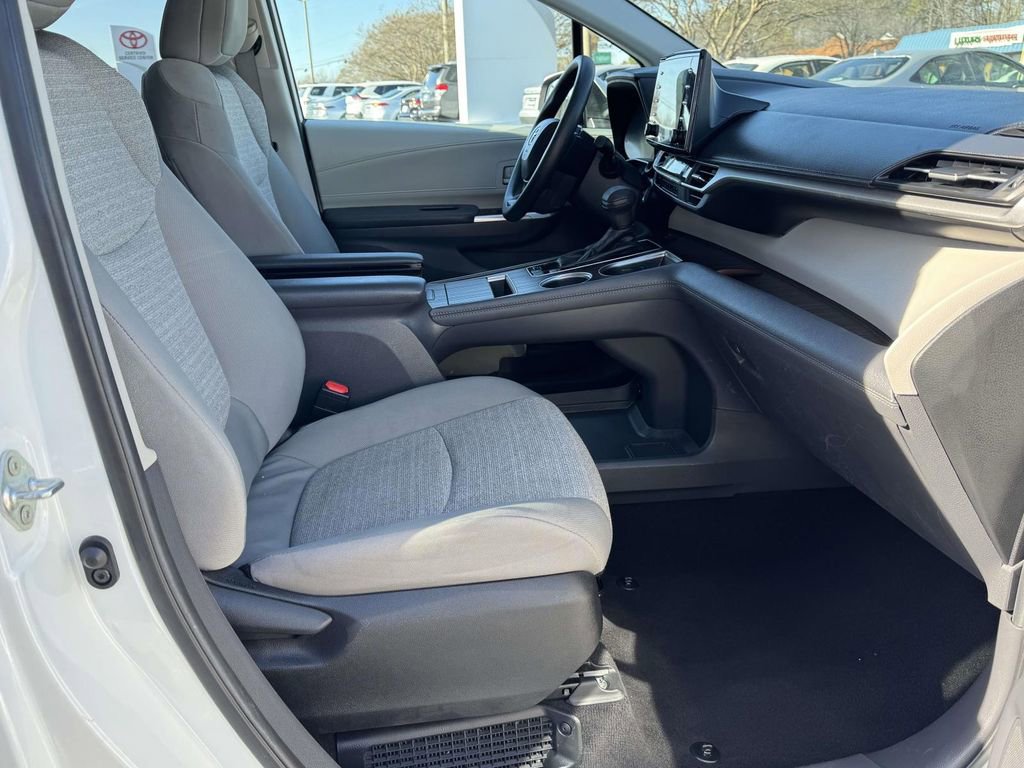 Used 2024 Toyota Sienna LE image 13