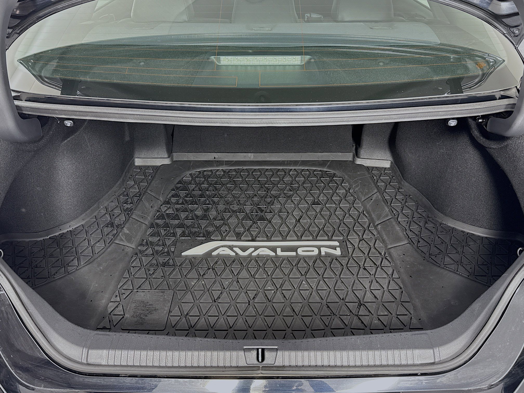 Used 2019 Toyota Avalon XSE image 26