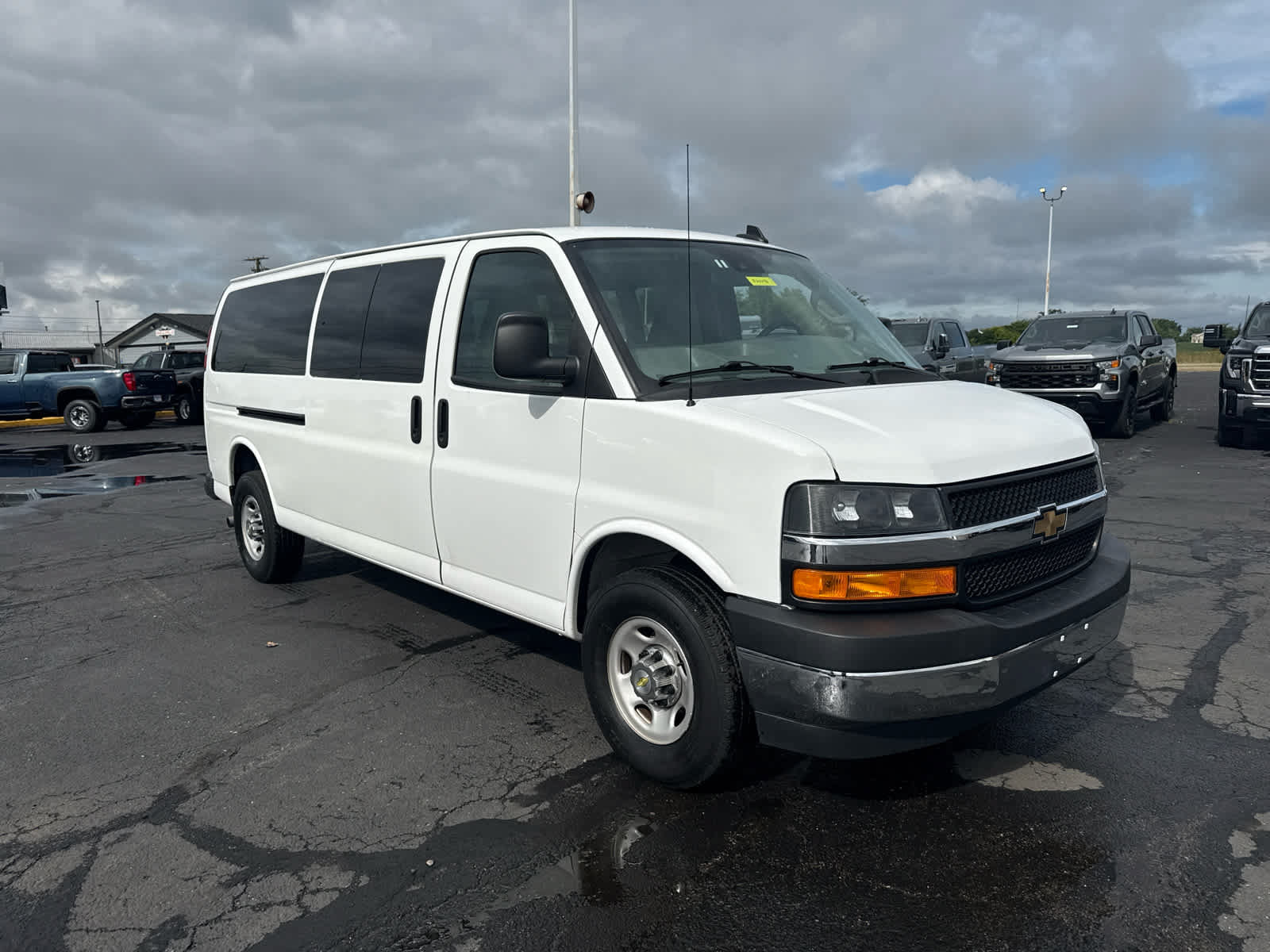 Certified 2024 Chevrolet Express 3500 LT w/ LT Preferred Equipment Group RWD image 7
