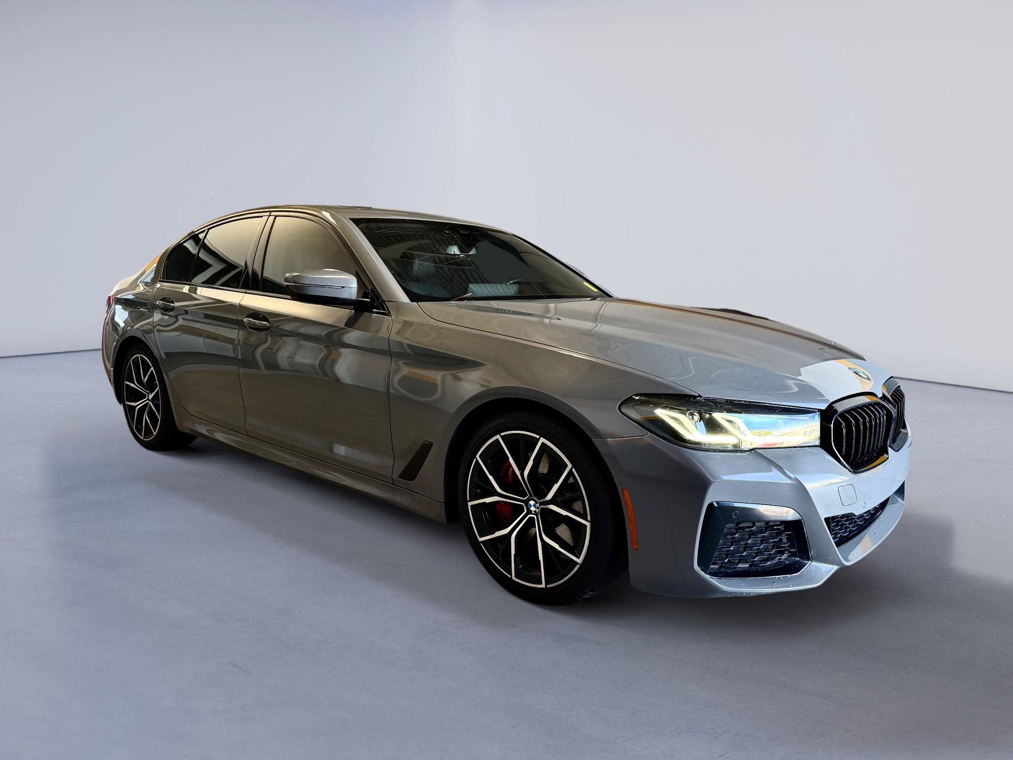 Used 2022 BMW 530i w/ M Sport Package RWD image 3