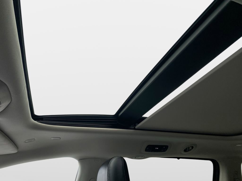 Used 2023 Chrysler Pacifica Limited w/ Trailer Tow Group image 38