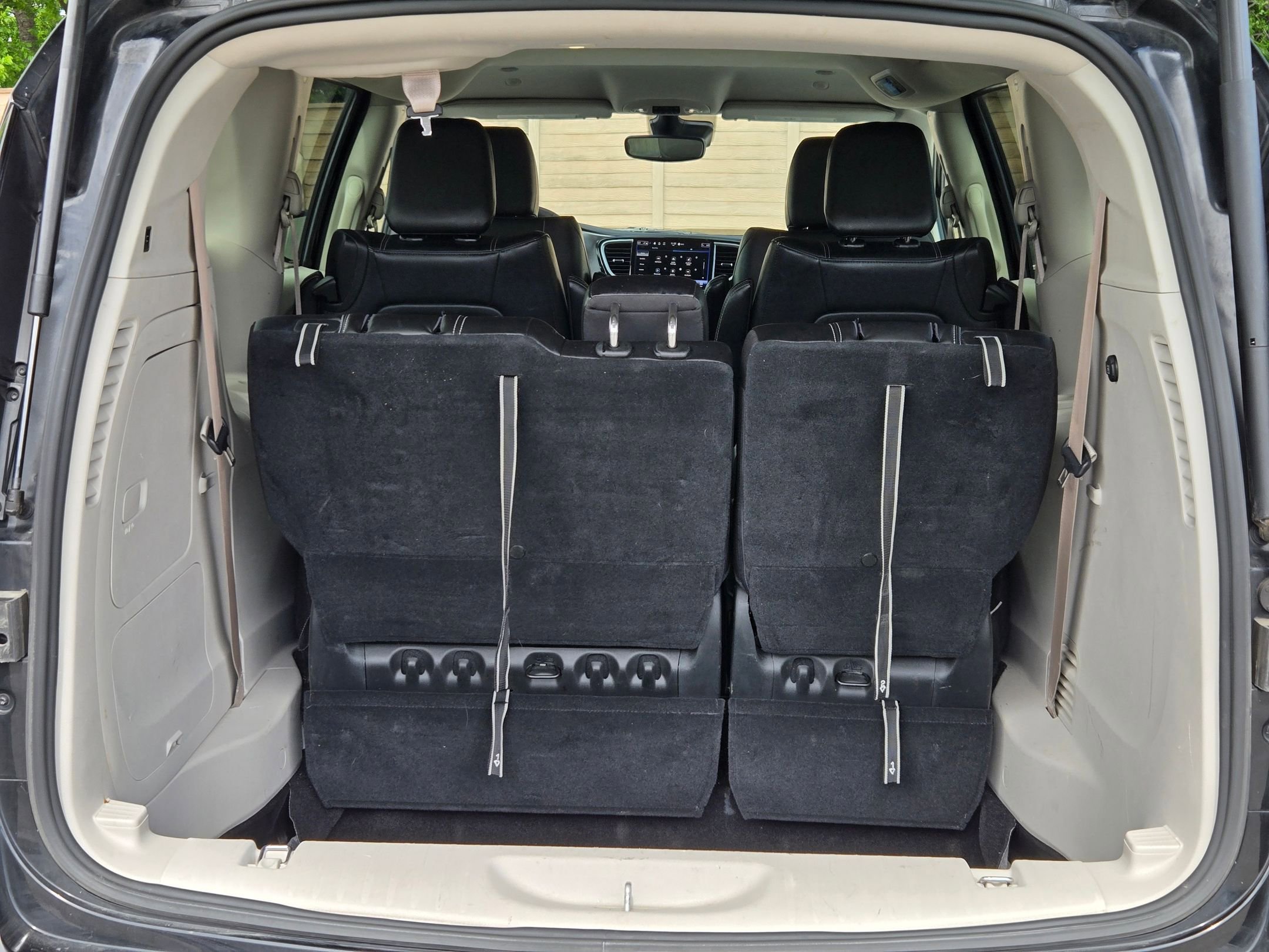 Used 2023 Chrysler Pacifica Touring-L image 24