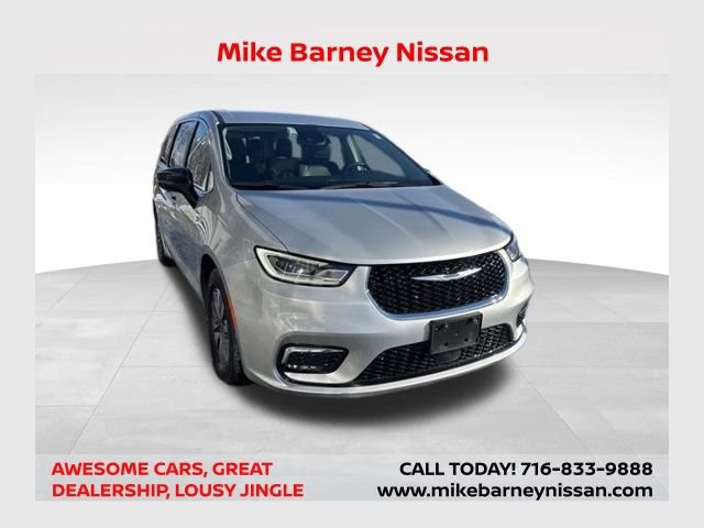 Used 2024 Chrysler Pacifica Select image 1