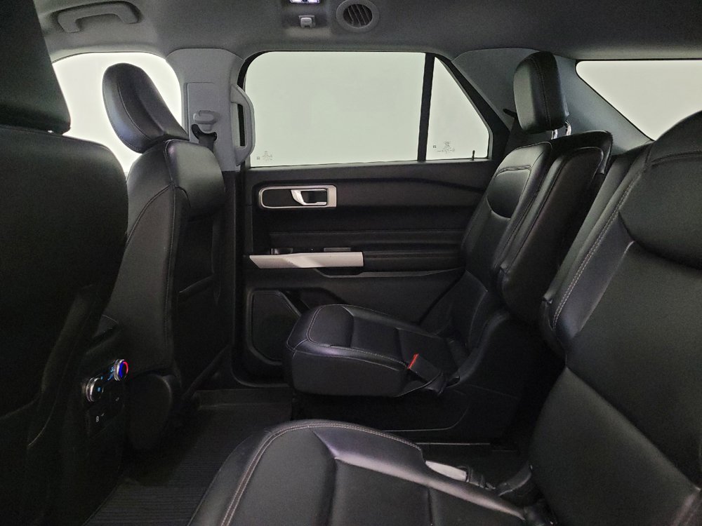 Used 2022 Ford Explorer XLT w/ Equipment Group 202A AWD/4WD image 18