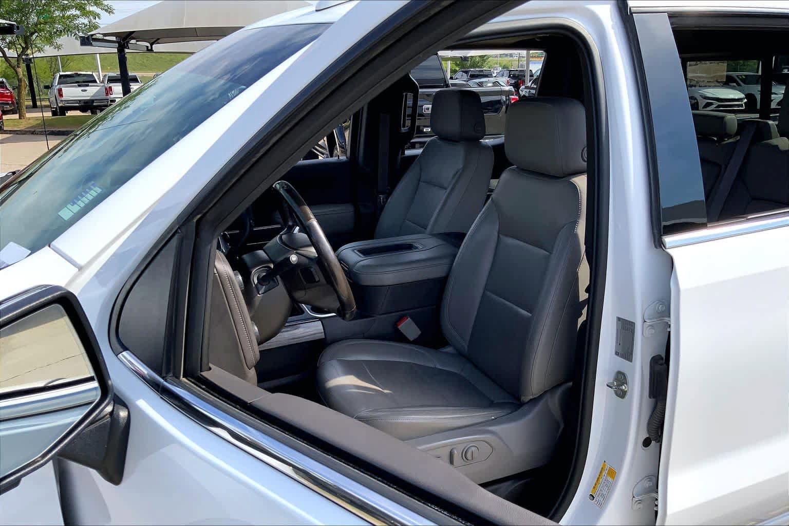 Used 2019 Chevrolet Silverado 1500 LTZ w/ LTZ Premium Package AWD/4WD image 8