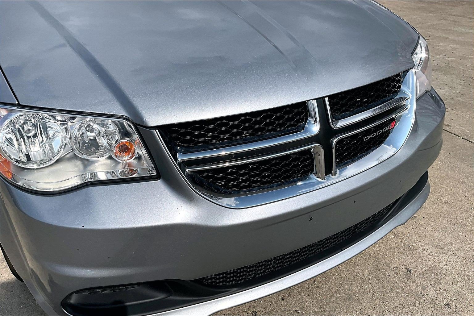 Used 2020 Dodge Grand Caravan SE w/ UConnect Hands-Free Group image 30
