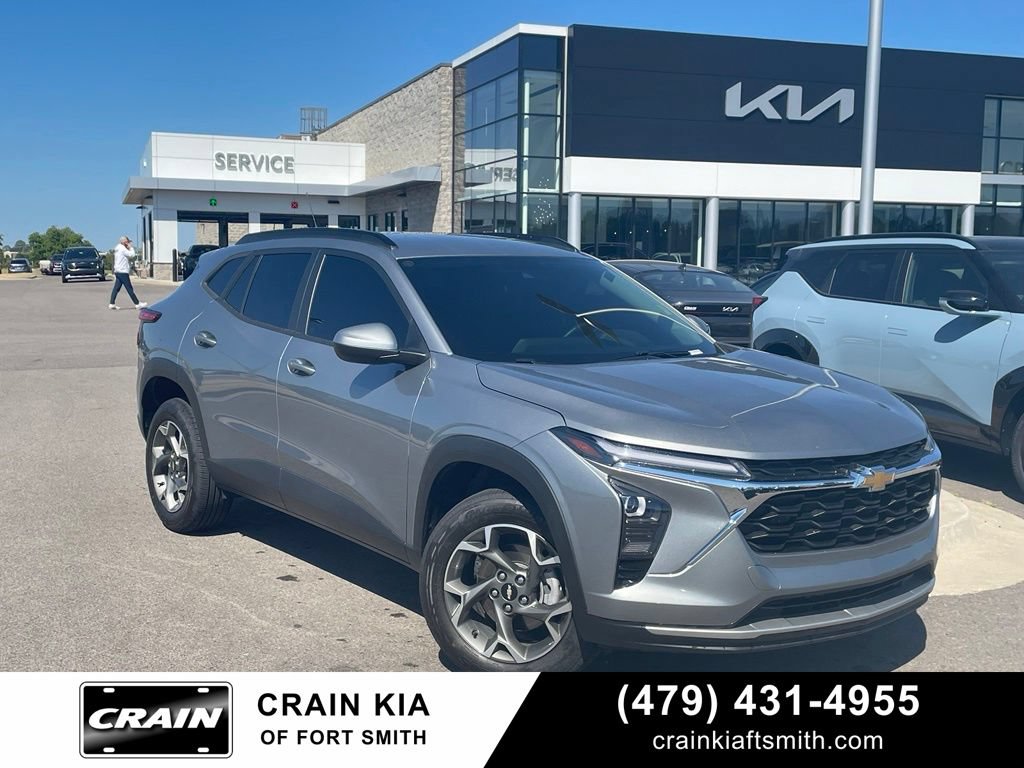 Used 2024 Chevrolet Trax LT w/ Driver Confidence Package FWD image 1