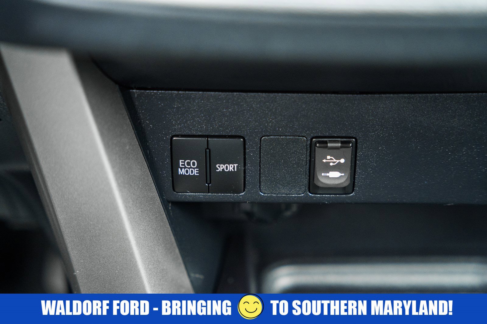 Used 2018 Toyota RAV4 LE w/ All Weather Liner Package image 22