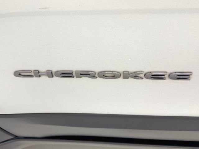 Used 2015 Jeep Cherokee Trailhawk w/ Comfort/Convenience Group image 24