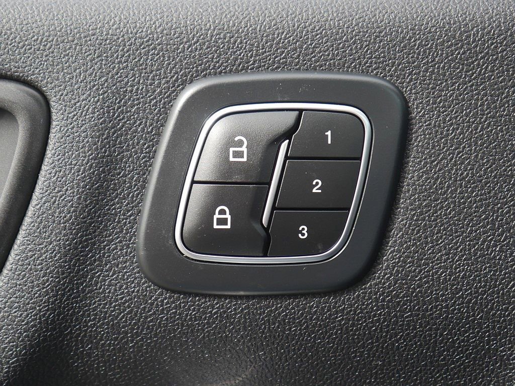 Used 2023 Ford Escape Platinum w/ Premium Technology Package AWD/4WD image 28