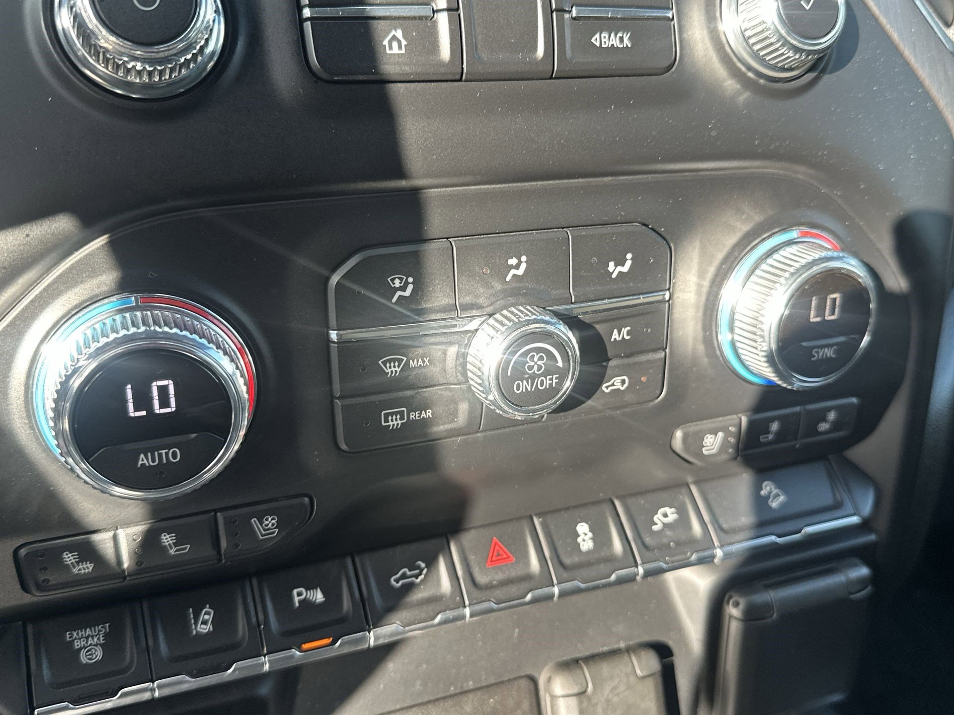 Used 2020 GMC Sierra 2500 Denali w/ Denali Ultimate Package image 17