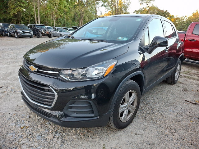 Used 2022 Chevrolet Trax LS w/ Tint and Cruise Package AWD/4WD image 3
