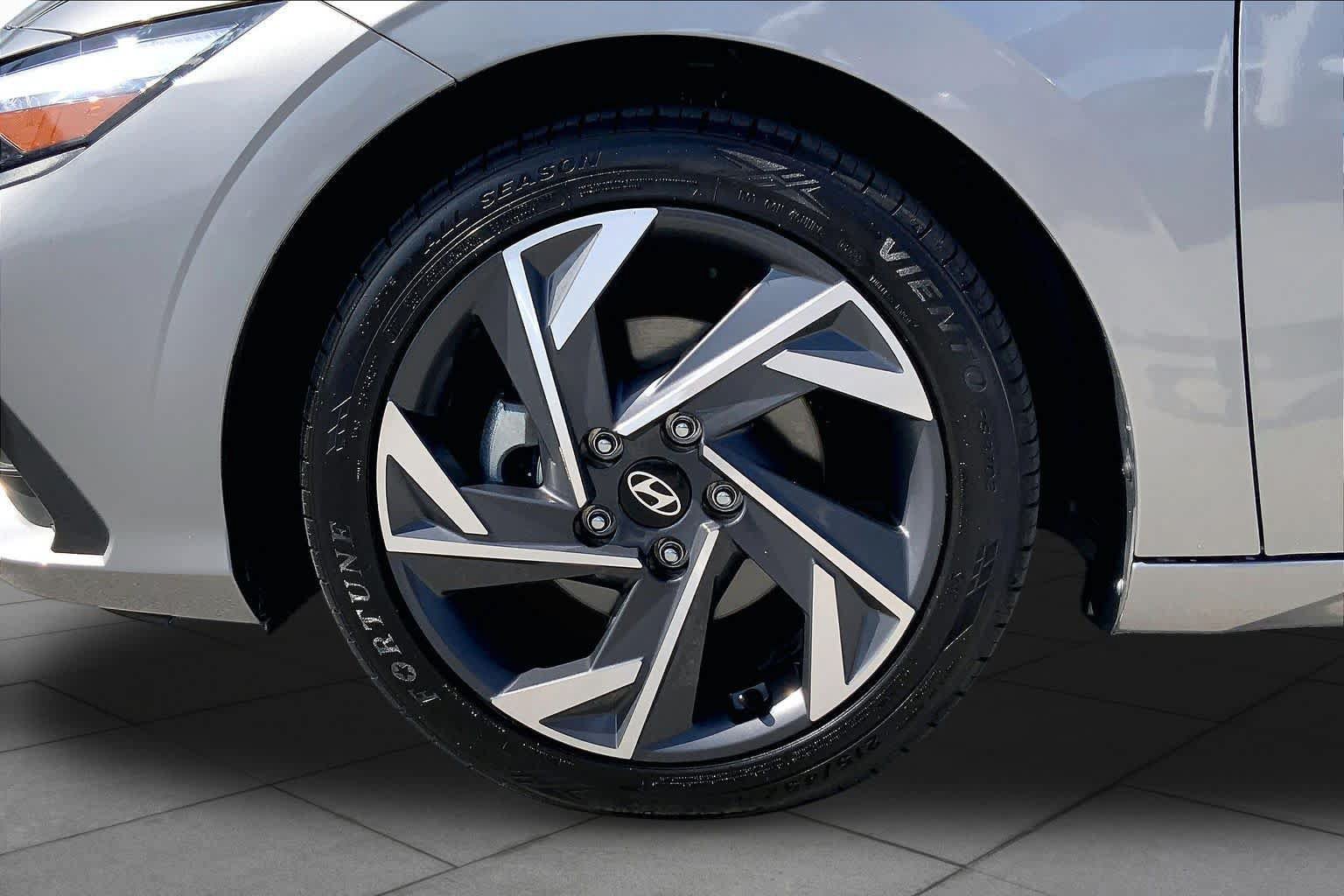 Used 2025 Hyundai Elantra Sport FWD image 10