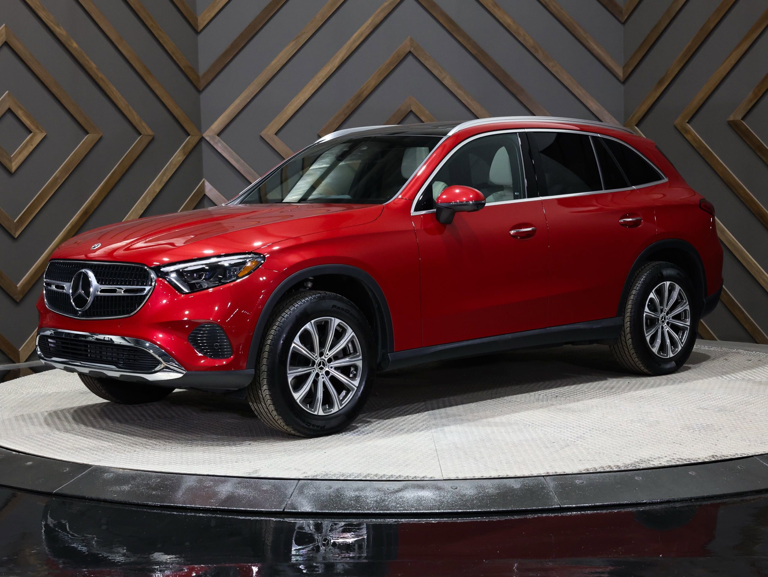 Used 2025 Mercedes-Benz GLC 300 4MATIC image 49