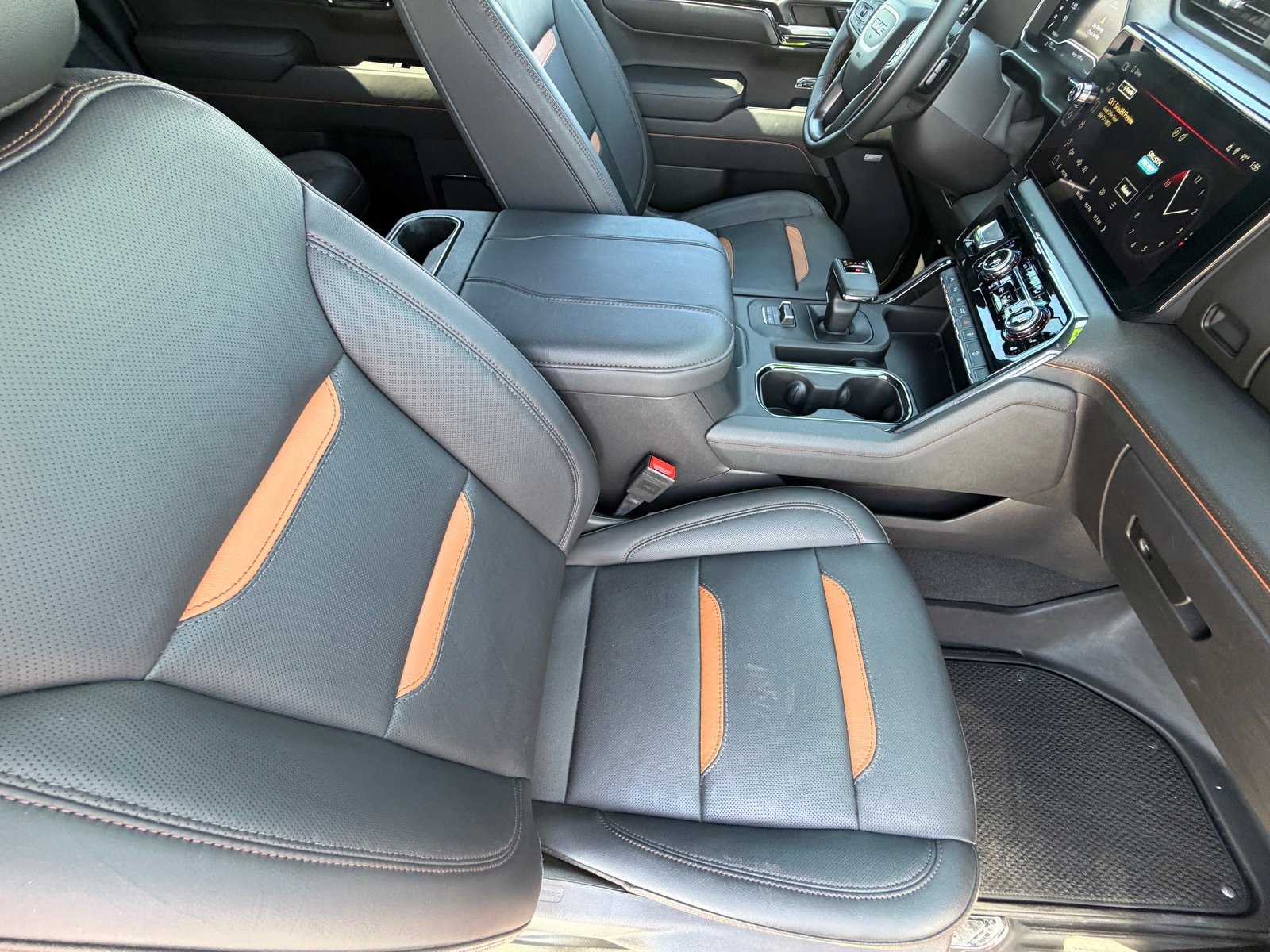 Used 2024 GMC Sierra 1500 AT4 w/ Technology Package image 11