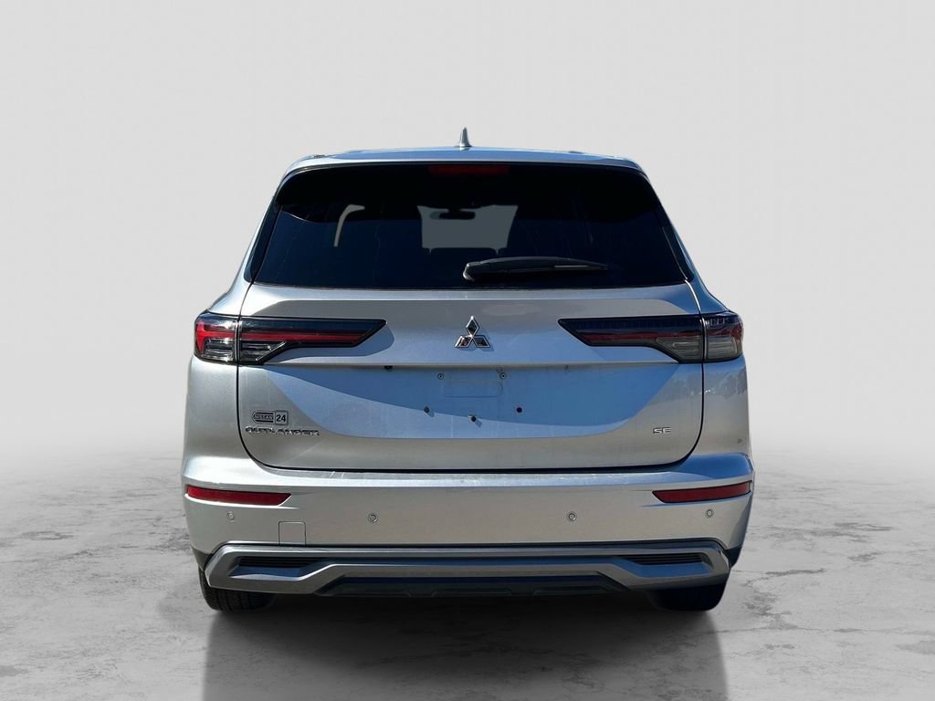 Used 2025 Mitsubishi Outlander SE AWD/4WD image 4