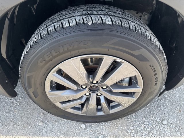 Used 2024 Nissan Pathfinder SV image 26