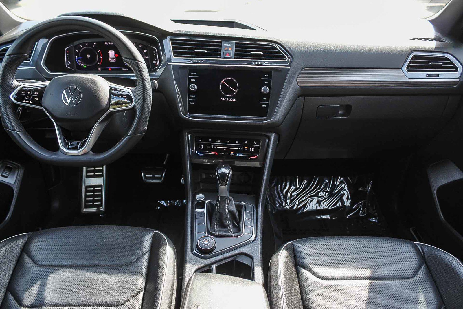 Used 2022 Volkswagen Tiguan SEL R-Line image 12