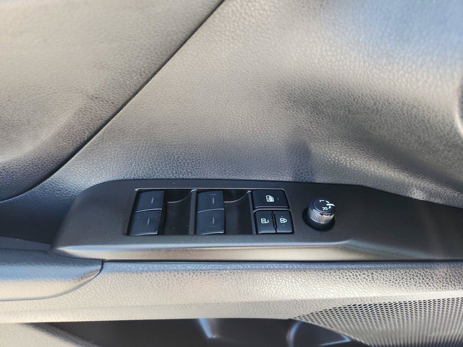 Used 2023 Toyota Camry SE FWD image 17