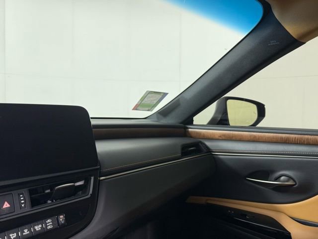 Certified 2022 Lexus ES 300h w/ Premium Package image 26