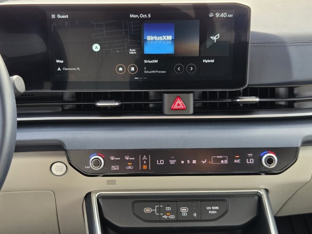 Used 2025 Kia Carnival EX FWD image 13