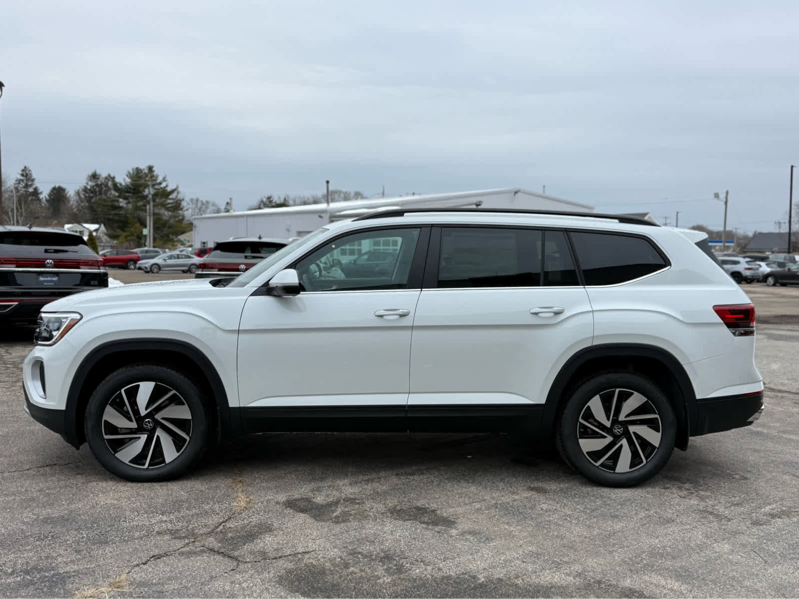 New 2026 Volkswagen Atlas SE image 4