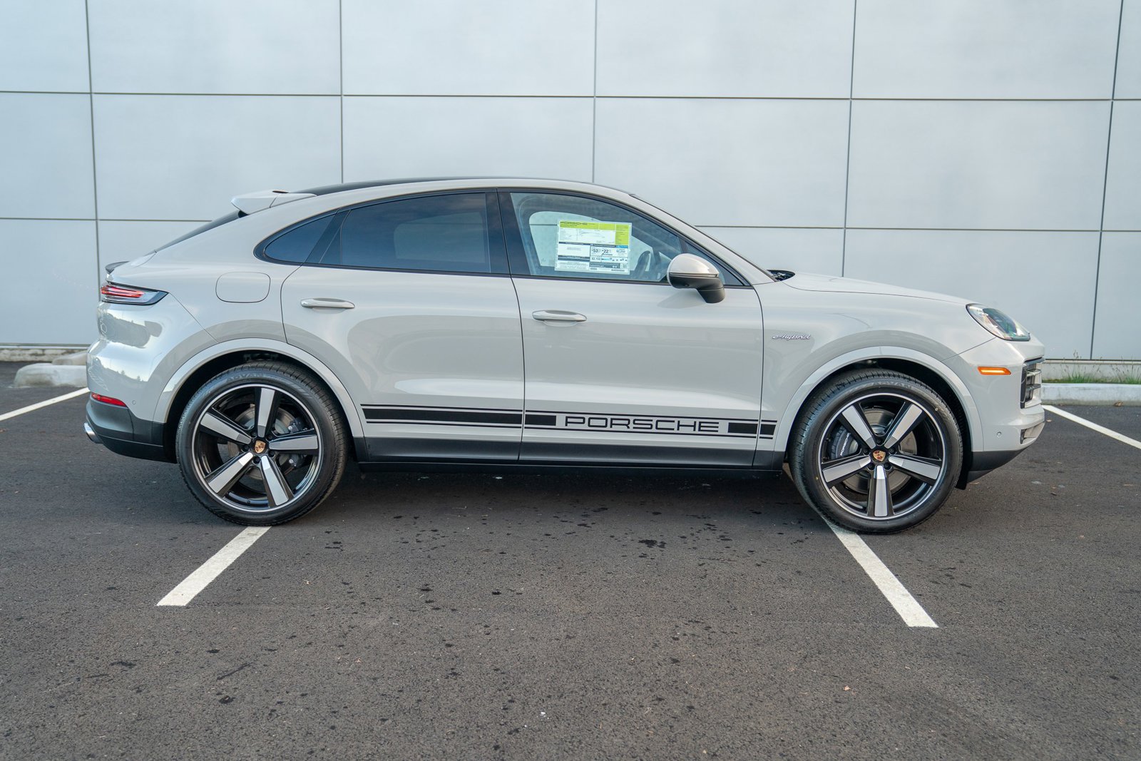 New 2026 Porsche Cayenne E-Hybrid Coupe AWD/4WD image 8