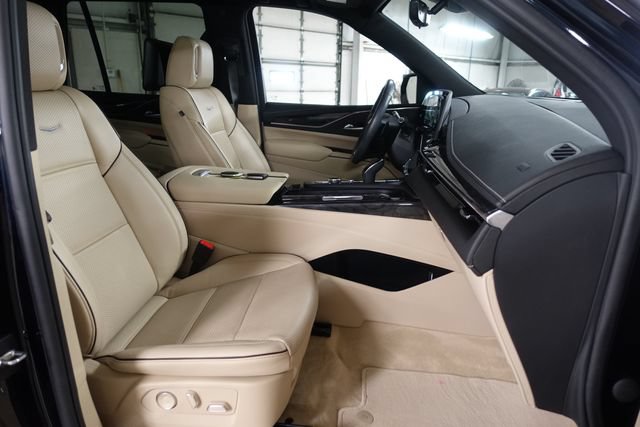 Used 2023 Cadillac Escalade Premium Luxury AWD/4WD image 33