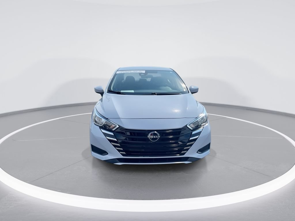 Used 2023 Nissan Versa SV FWD image 3