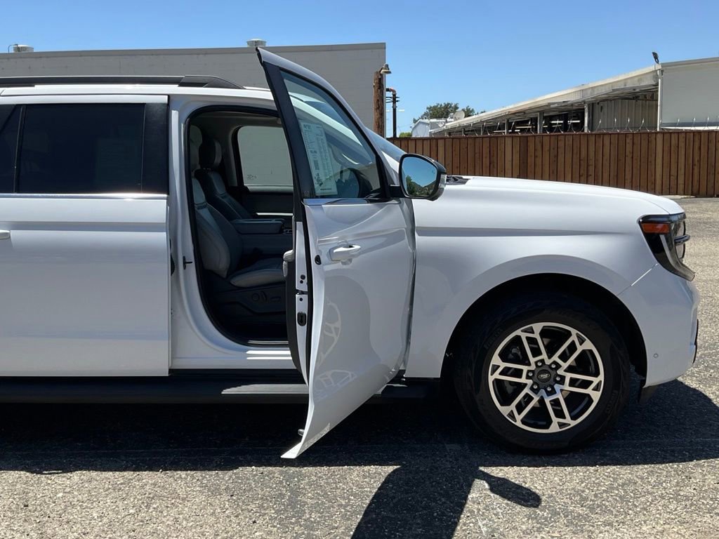 Used 2025 Ford Expedition Max Active AWD/4WD image 34