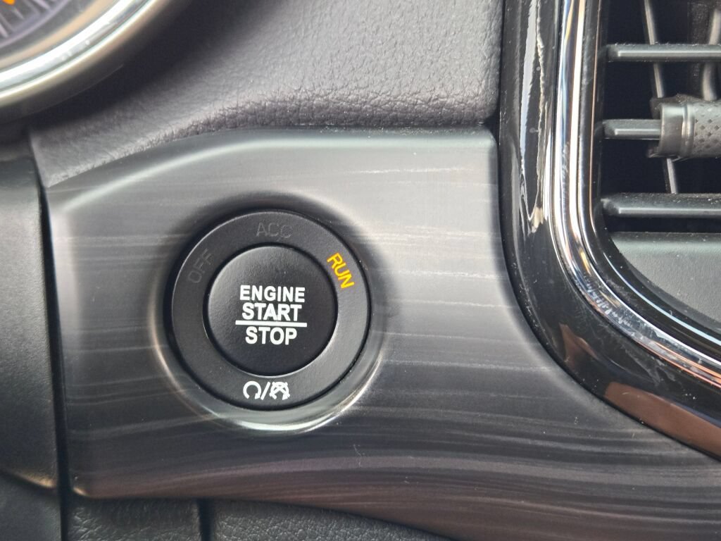 Used 2021 Jeep Grand Cherokee Laredo X AWD/4WD image 37