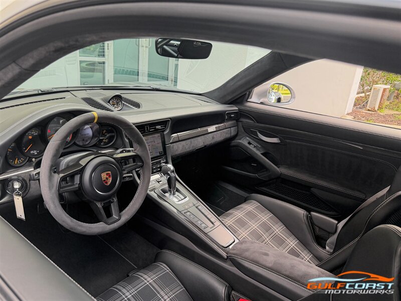 Used 2019 Porsche 911 GT3 RS w/ Weissach Package RWD image 2