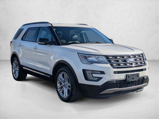 Used 2017 Ford Explorer XLT w/ Equipment Group 202A image 3