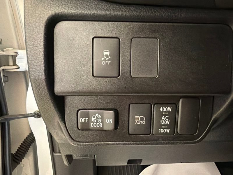 Used 2020 Toyota Tacoma TRD Off-Road AWD/4WD image 15