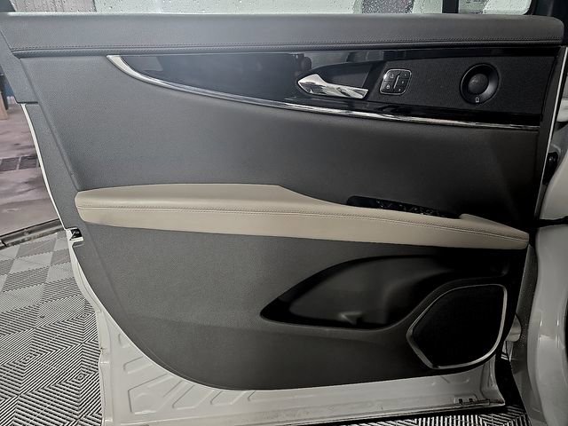 Used 2022 Lincoln Nautilus Reserve w/ Equipment Group 201A AWD/4WD image 13