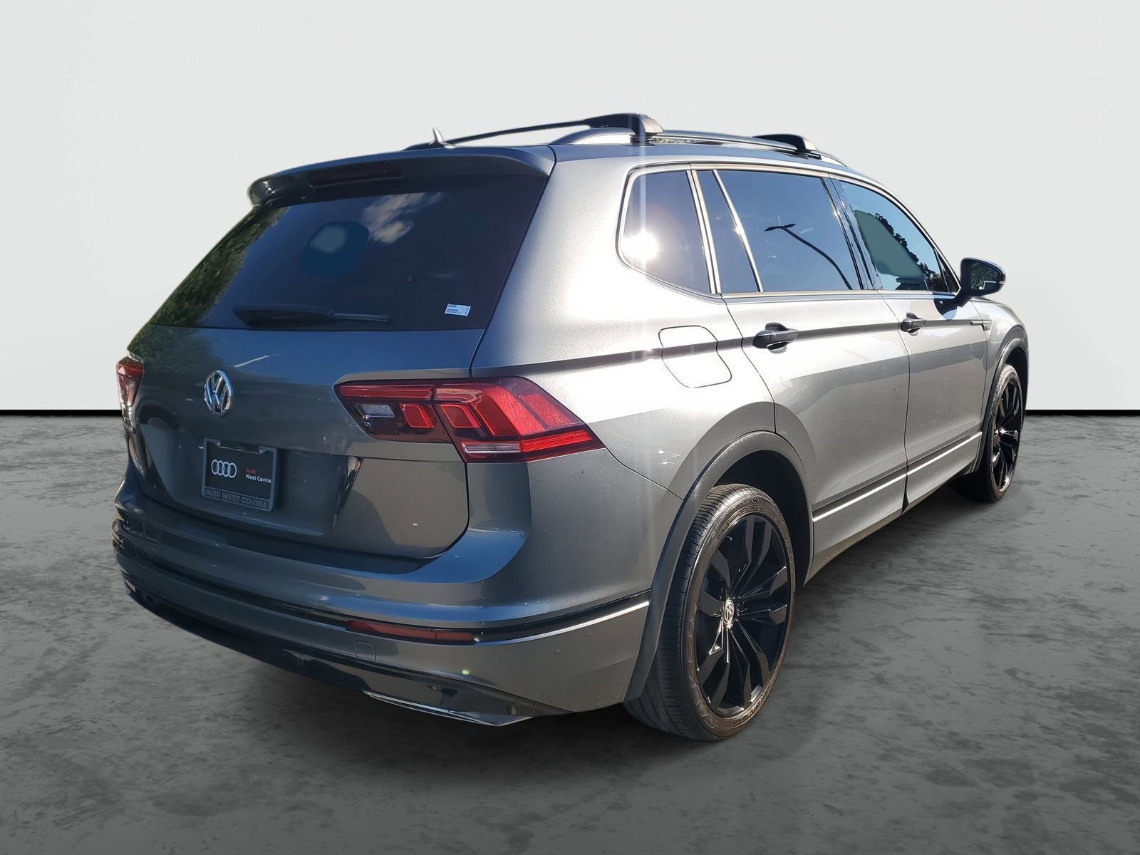 Used 2021 Volkswagen Tiguan SE R-Line image 4