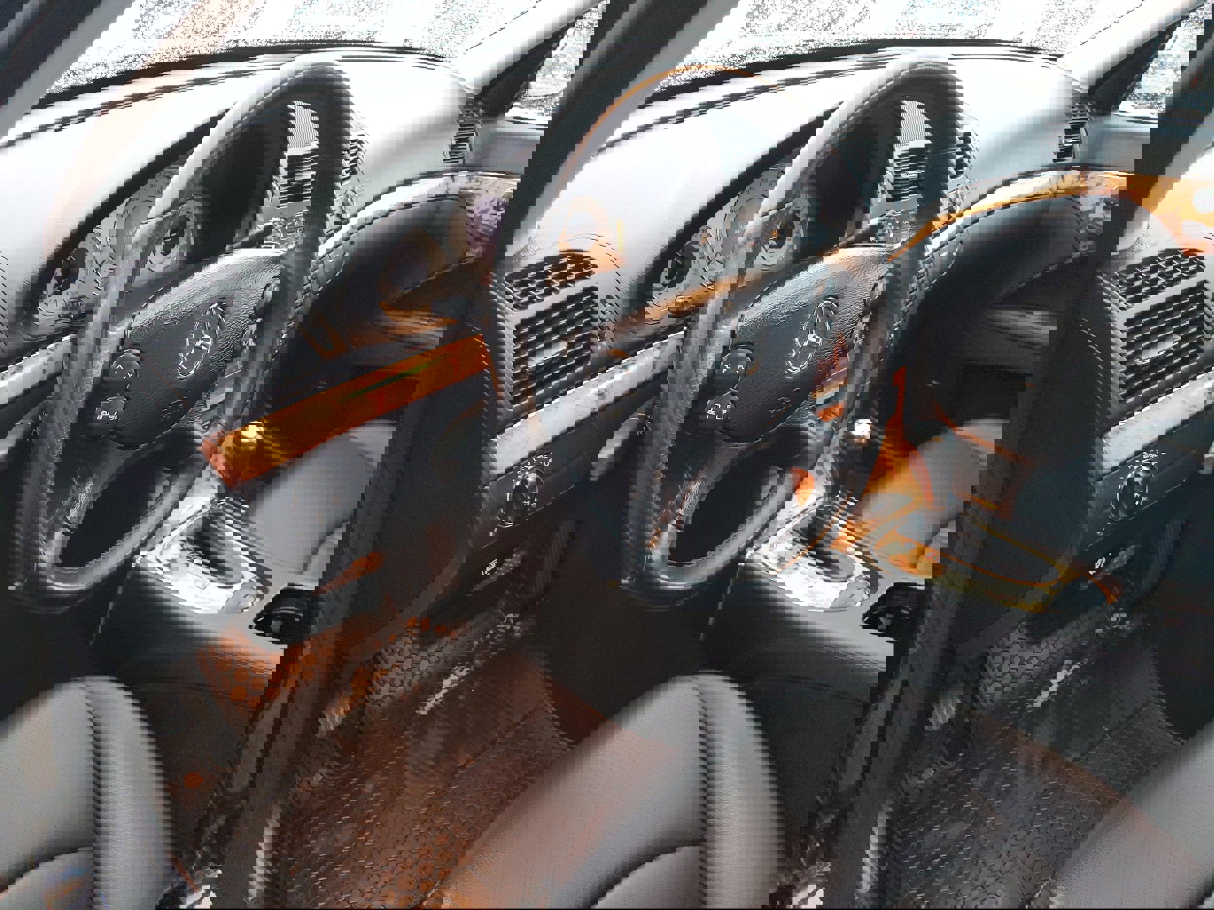 Used 2009 Mercedes-Benz E 350 4MATIC Sedan image 10