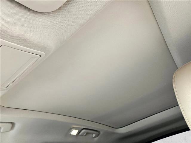 Used 2022 Ford Escape Titanium w/ Class II Trailer Tow Package image 16