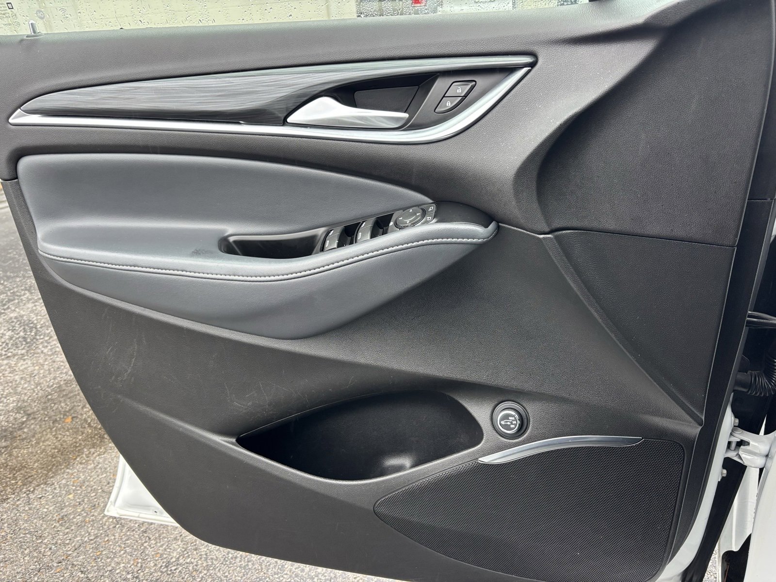 Used 2023 Buick Enclave Essence image 16