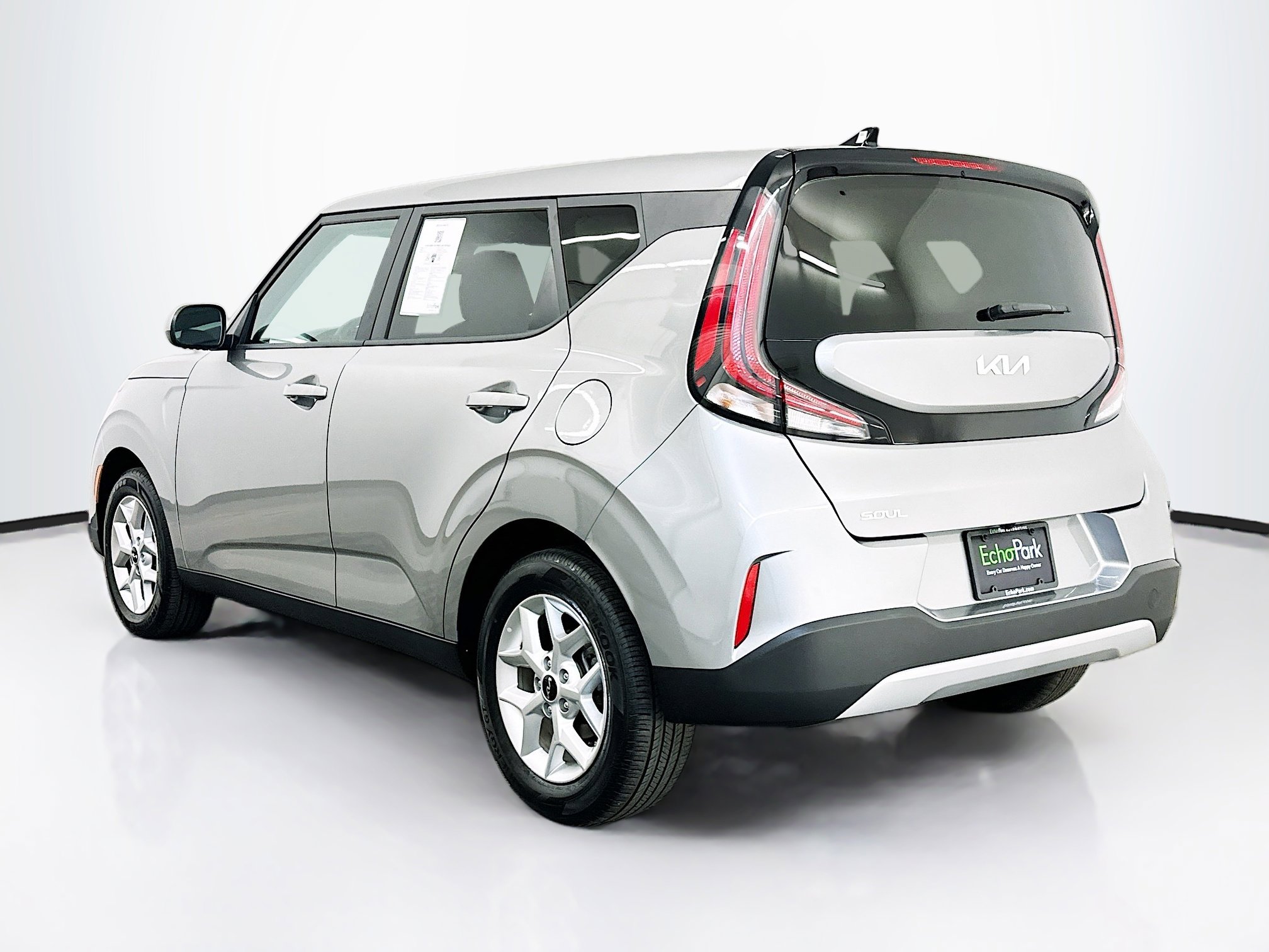 Used 2025 Kia Soul LX w/ LX Technology Package FWD image 5