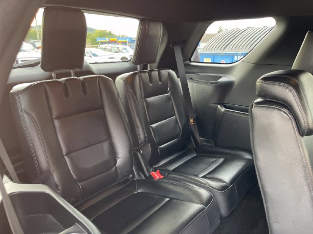 Used 2018 Ford Explorer XLT w/ Equipment Group 202A AWD/4WD image 35