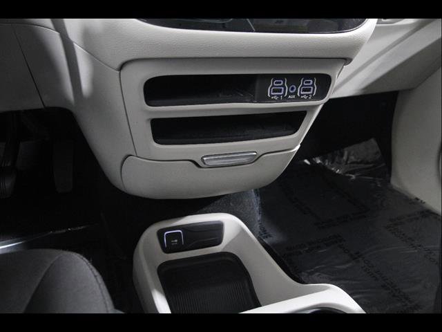 Used 2024 Chrysler Voyager LX image 14