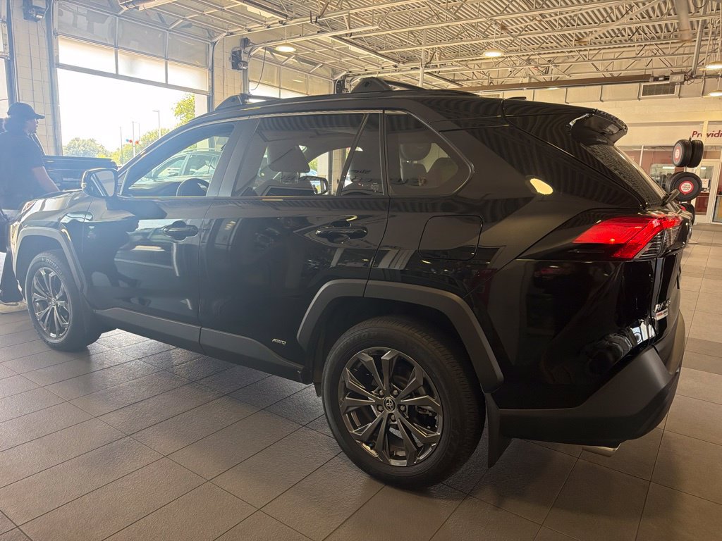 Used 2024 Toyota RAV4 XLE Premium AWD/4WD image 7